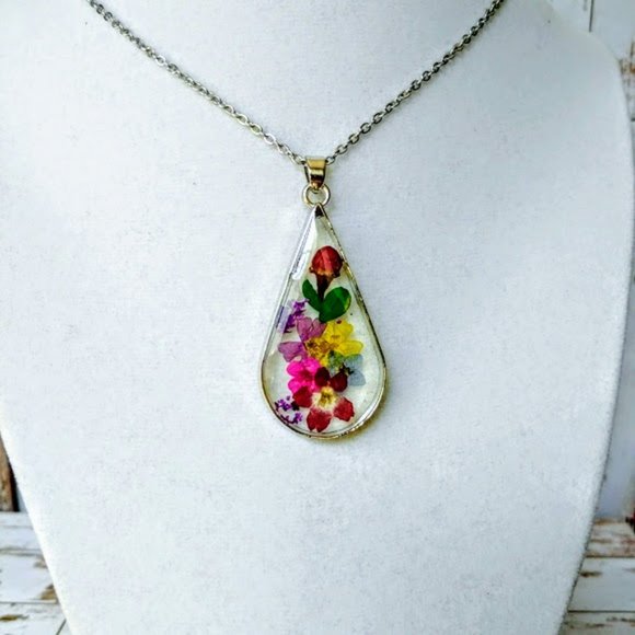 Pressed Flower Necklace - Picture 2 of 6